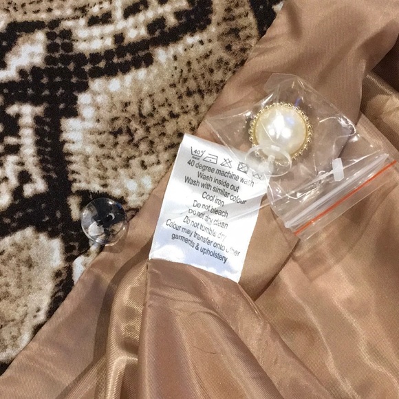 Chic Snakeskin Print Blazer - Picture 8 of 8